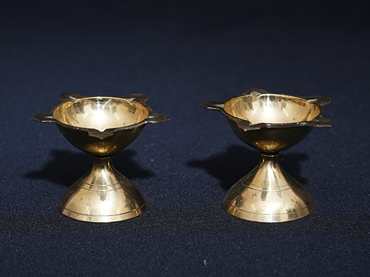 Set Of 2 Brass Traditional Vilakku For Pooja Set – Sundari Silks