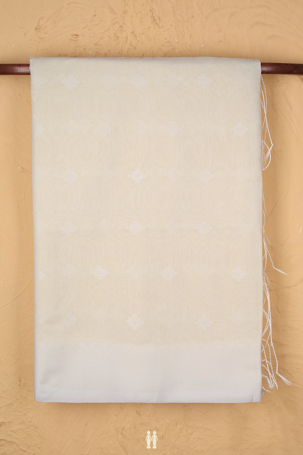 Bengal Cotton Saree In White With Threadwork Buttas