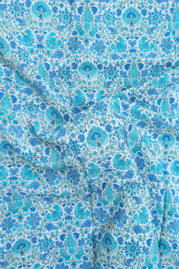 Crepe Saree In White With Floral Design