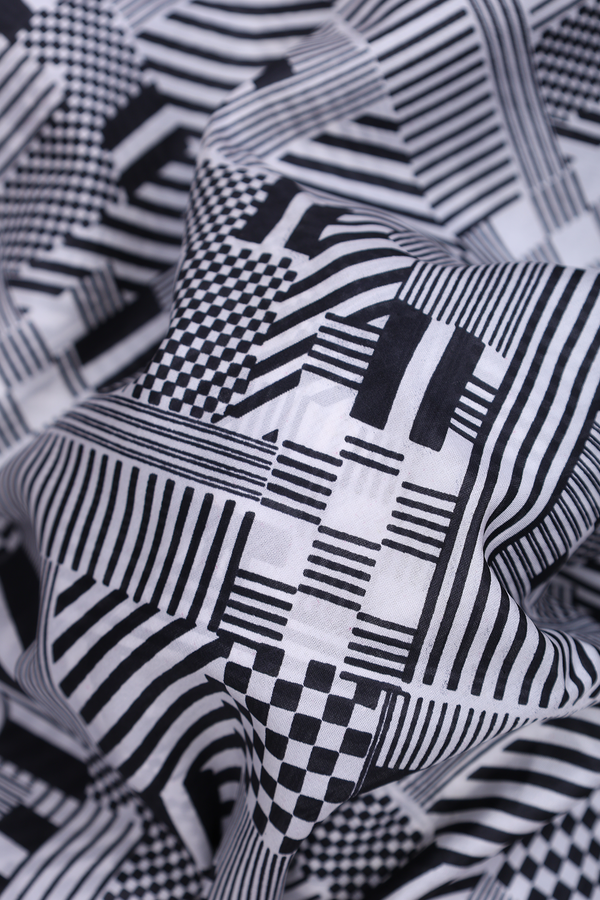 Printed Silk Saree In White With Geometric Design