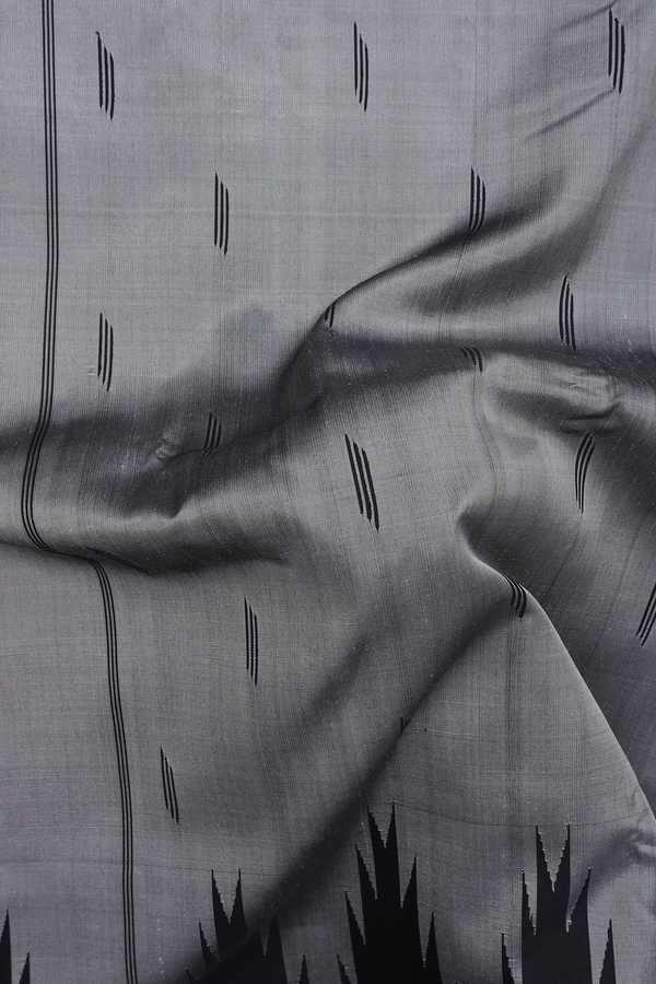 Gadwal Silk Saree In Grey With Threadwork Buttas