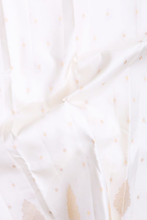 Kanchipuram Silk Saree In White With Floral Buttas