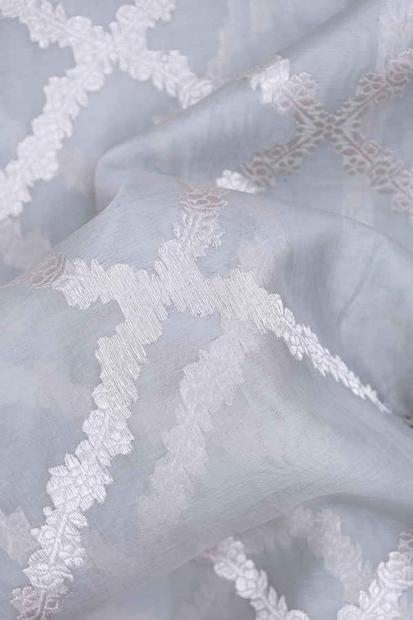 Kora Banarasi Silk Saree In Grey With Diamond Design