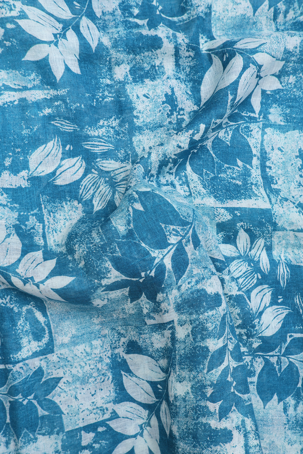 Linen Saree In Blue With Leaf Design
