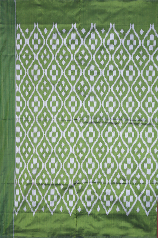 Pochampally Silk Saree In Fern Green With Ogee Design