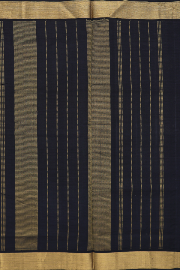 Silk Cotton Saree In Fern Green With Paai Madippu Kattai