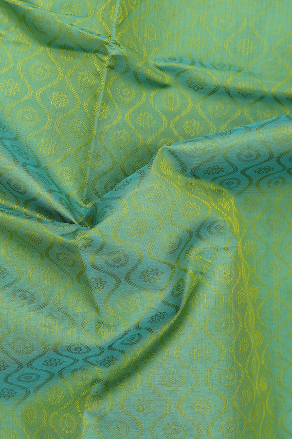 Traditional Silk Cotton Saree In Green With Scallop Design