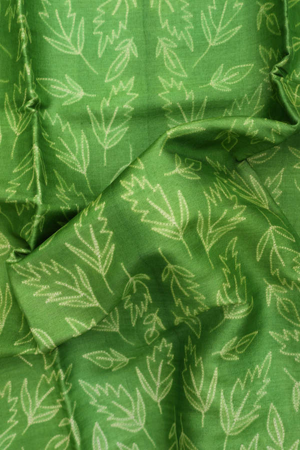 Tussar Silk Saree In Green With Shibori Design