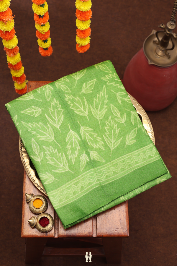 Tussar Silk Saree In Green With Shibori Design