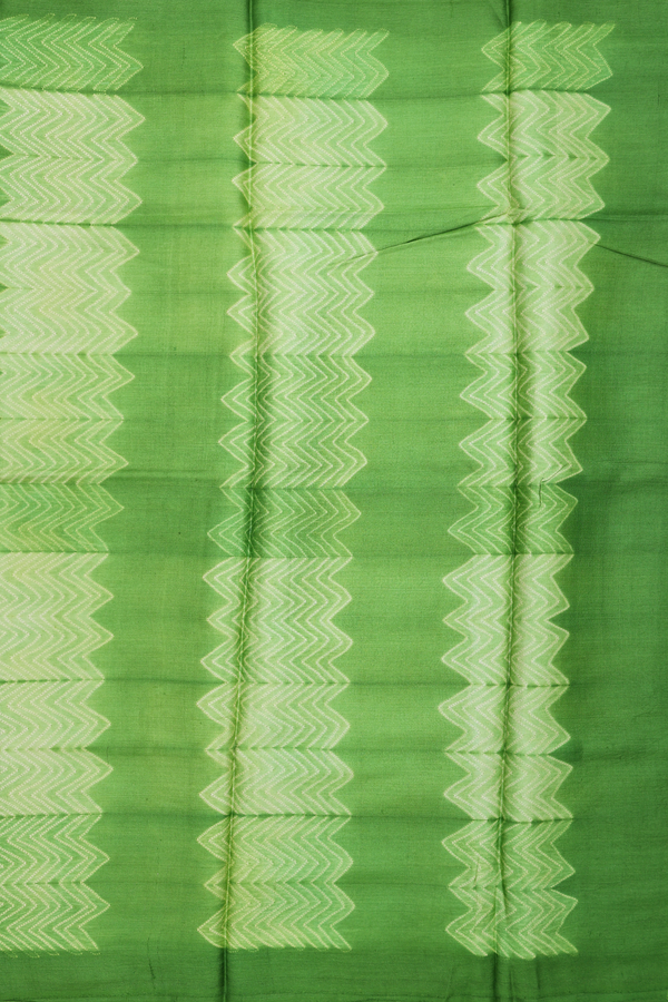 Tussar Silk Saree In Green With Shibori Design