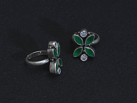Green And White Kemp Stone Pair Of Silver Toe Ring
