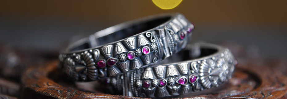 Bangles / Bracelets