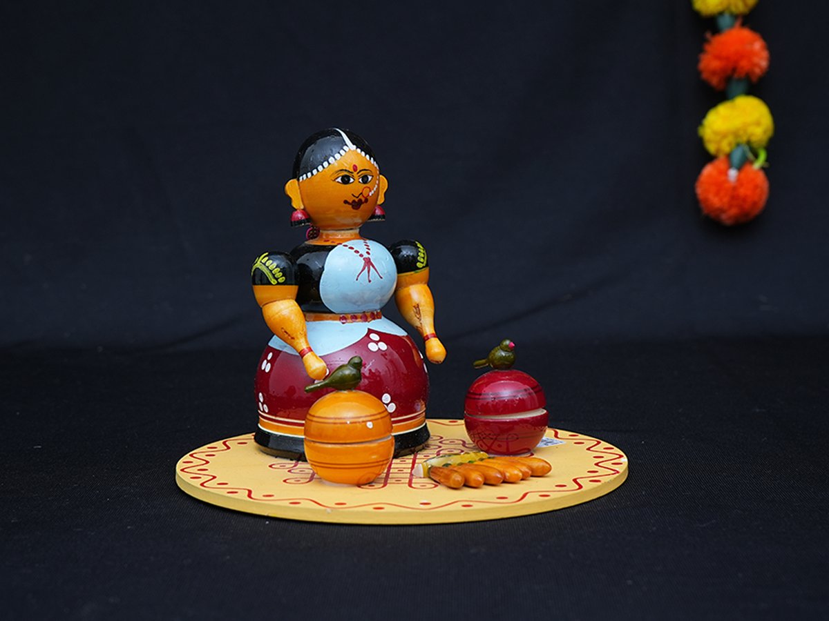 Wooden Handicraft Indian Traditional Lady With Thambulam Set