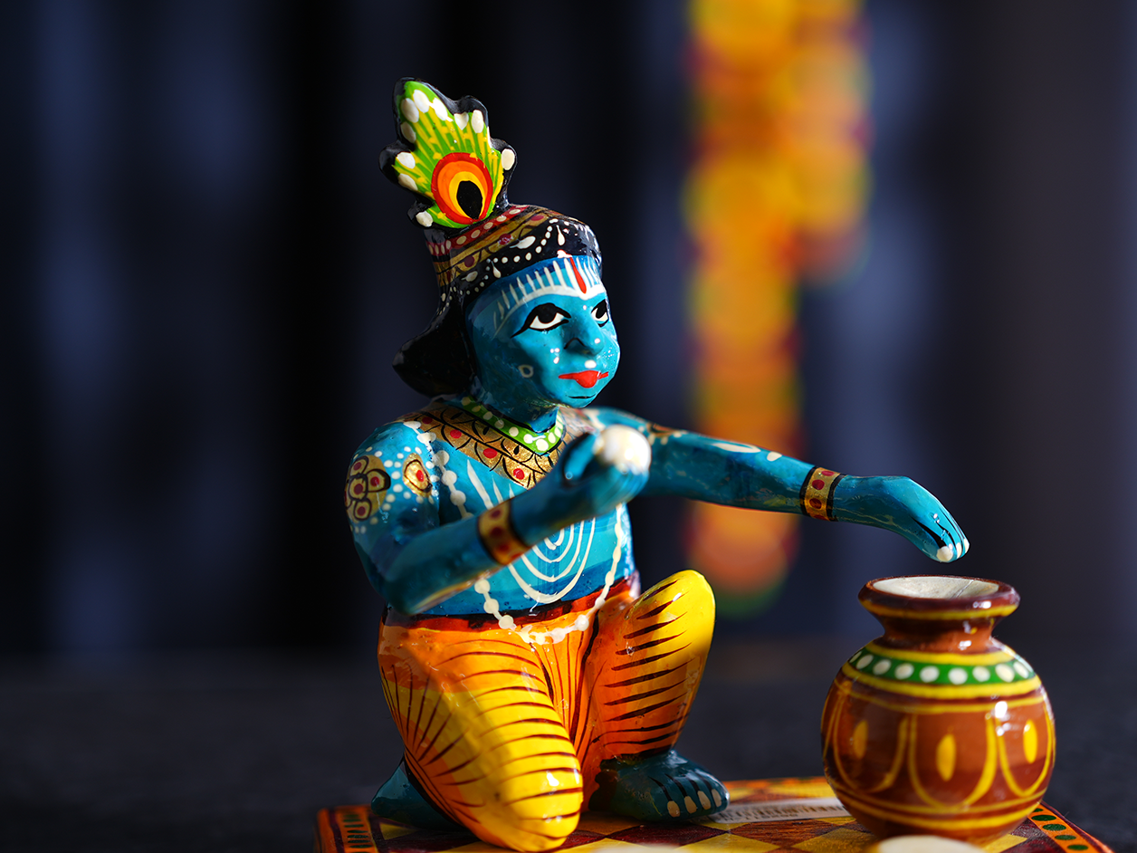 Wooden Handicraft Krishna Idol With Pot For Golu