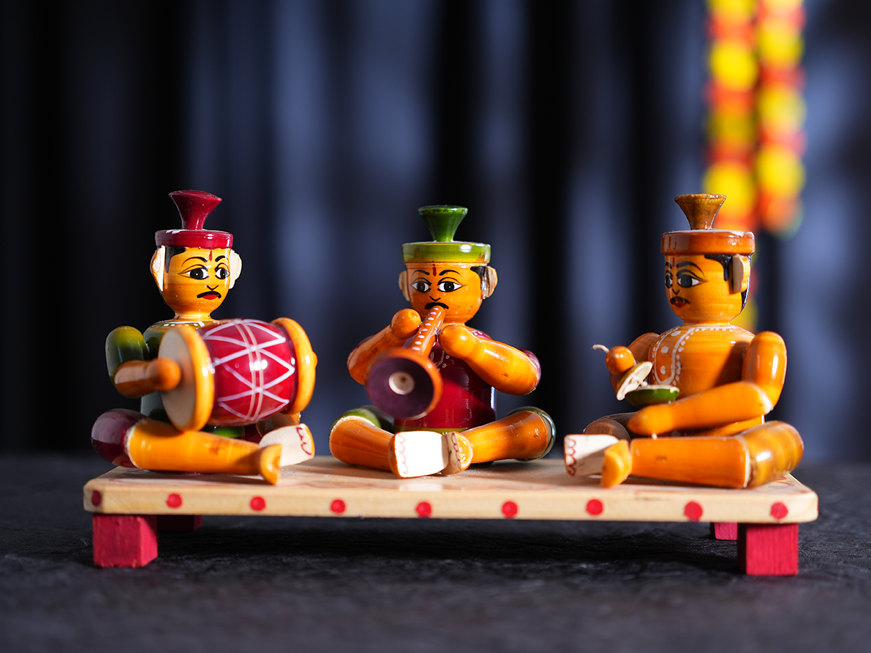 Handicraft Wooden Idol Playing Instruments for Golu
