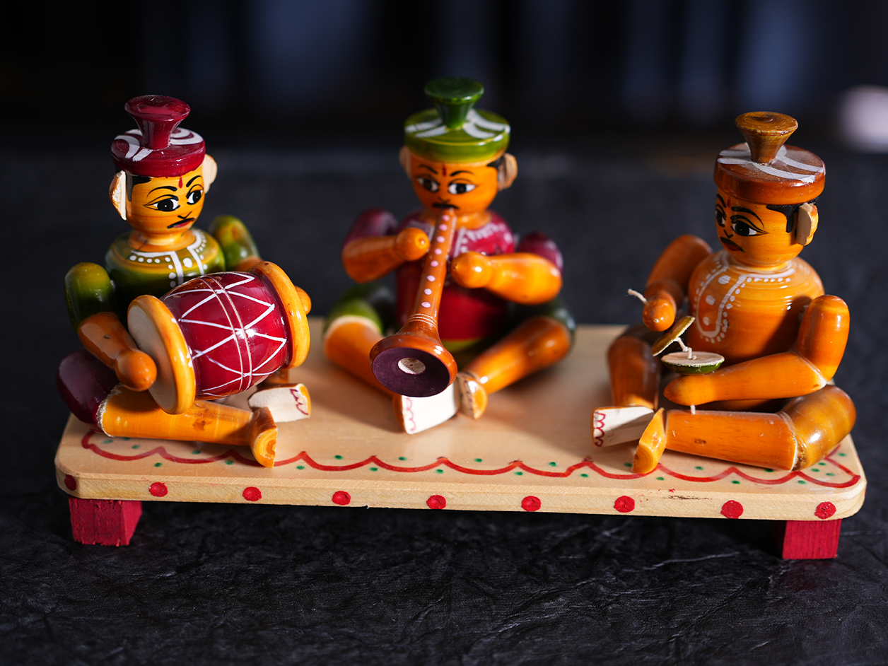 Handicraft Wooden Idol Playing Instruments for Golu