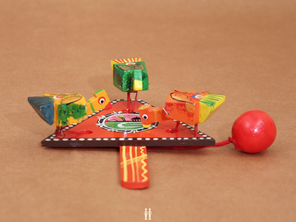 Wooden Handicraft Multicolor Feeding Birds Toy