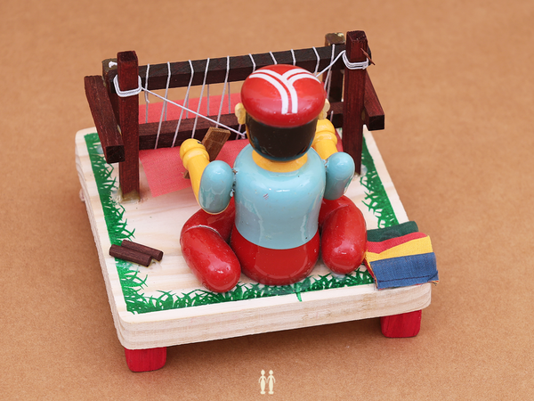 Wooden Handicraft Handloom Weaver For Showpiece