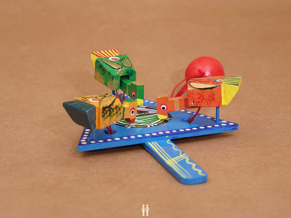 Wooden Handicraft Multicolor Feeding Birds Toy