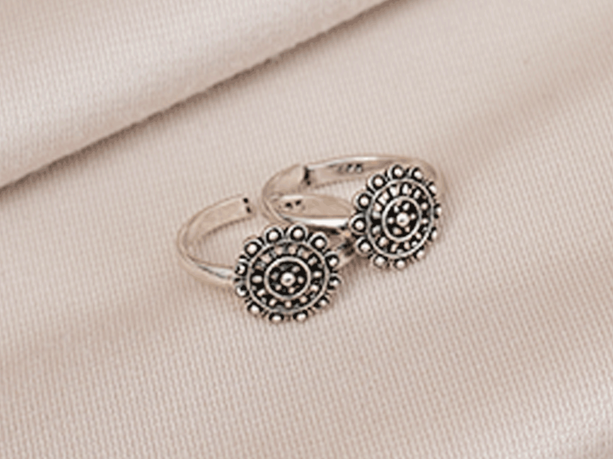 Pair Of Chakram Design Oxidized Silver Toe Rings