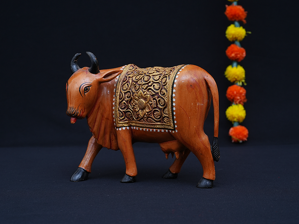 Wooden Handicraft Cow Idol For Showpiece