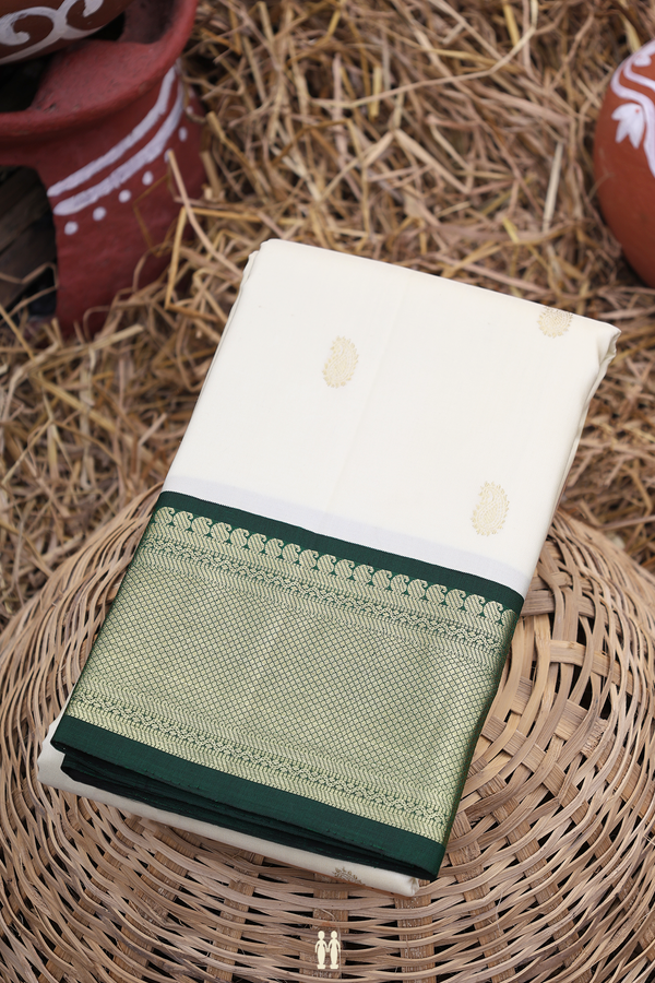 Kanchipuram Silk Saree In White With Paisley Buttas
