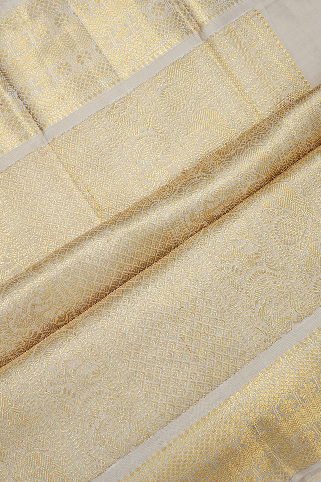 Neli Design Beige And Cream Color Kanchipuram Silk Saree