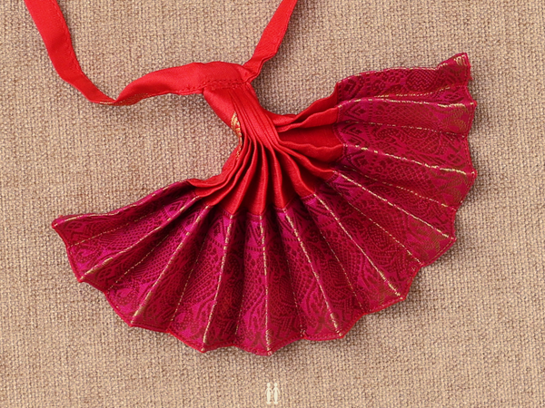 Contrast Border Red Silk Cotton Amman Pavadai Set
