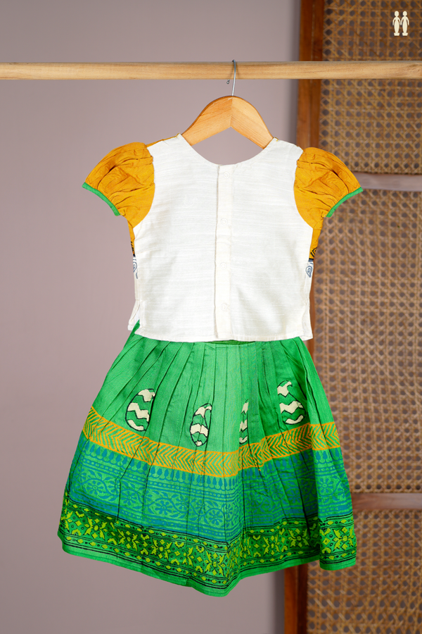 Printed Design White And Green Readymade Pavadai Sattai