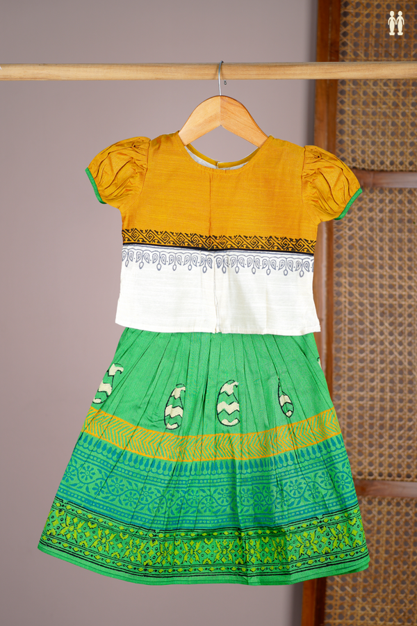 Printed Design White And Green Readymade Pavadai Sattai