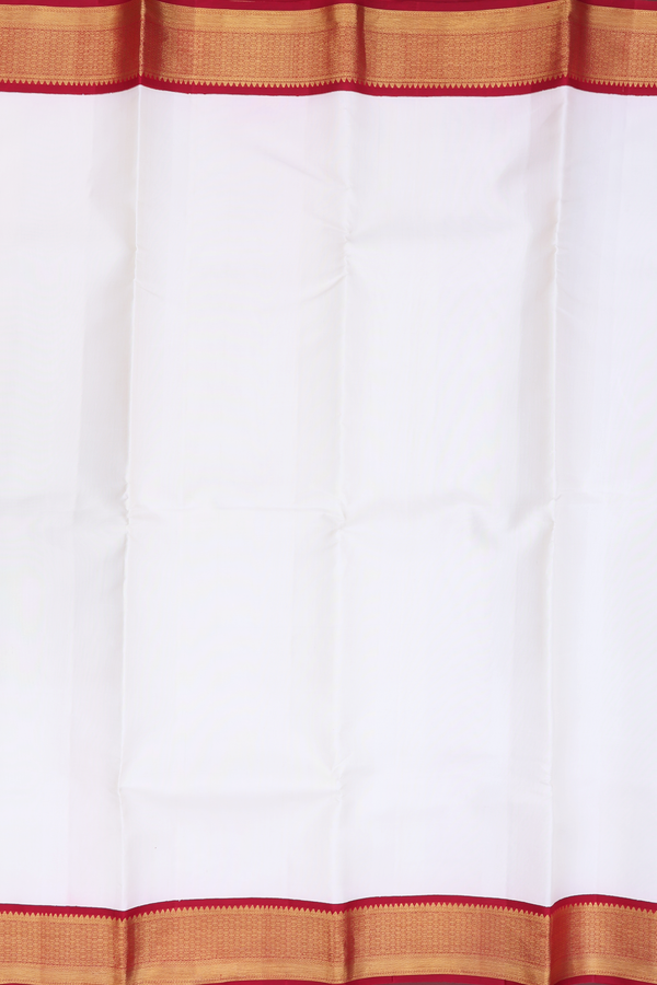Kanchipuram Silk Saree In White With Contrast Border