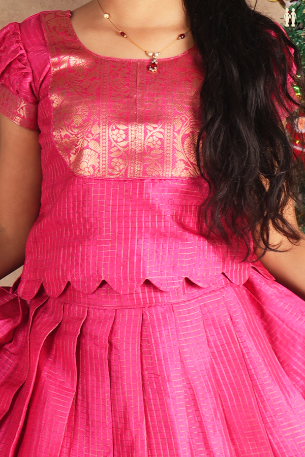 Round Neck Checks Design Pink Silk Cotton Pavadai Sattai