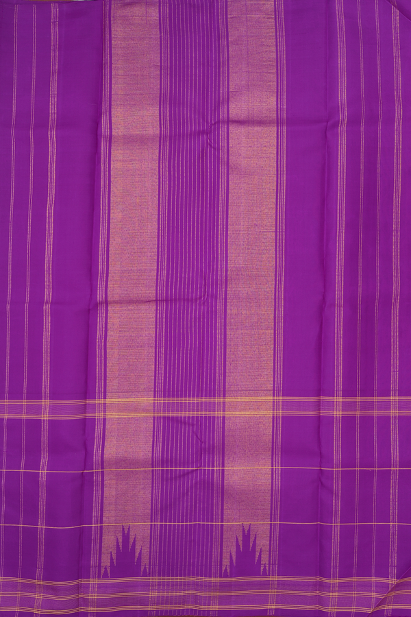 Kanchipuram Silk Saree In White With Contrast Border