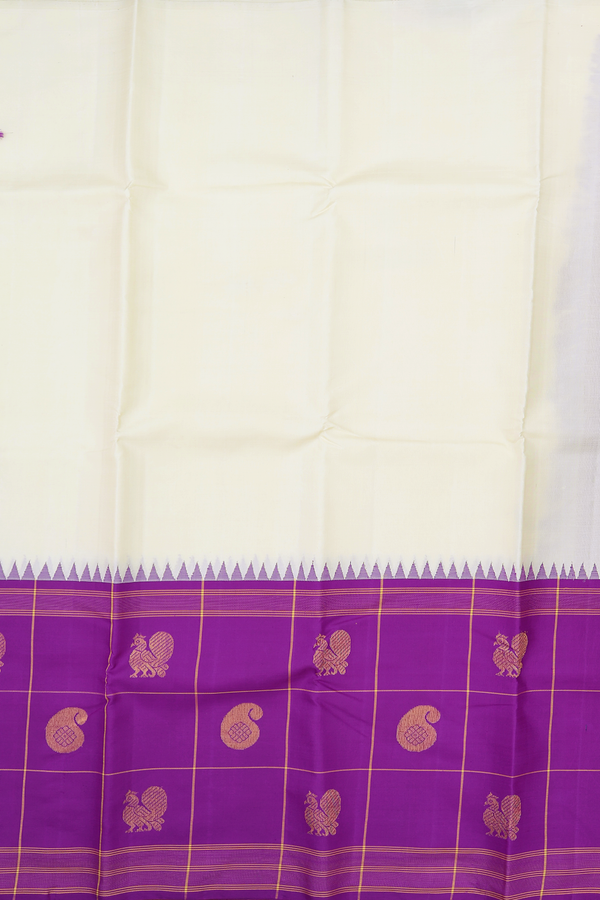 Kanchipuram Silk Saree In White With Contrast Border