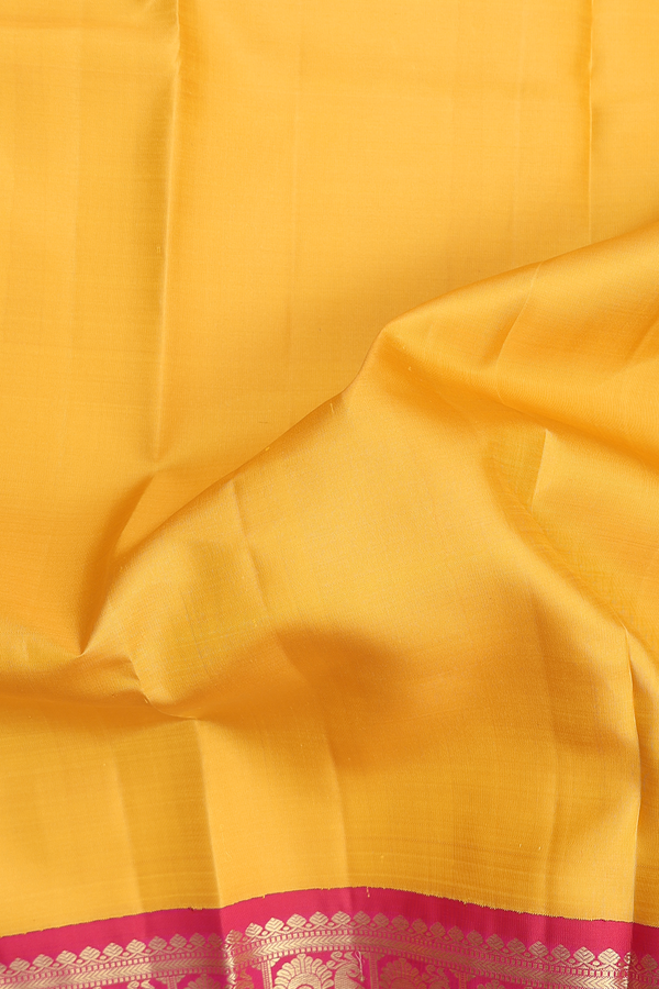 Kanchipuram Silk Saree In Yellow With Rettai Pettu Border