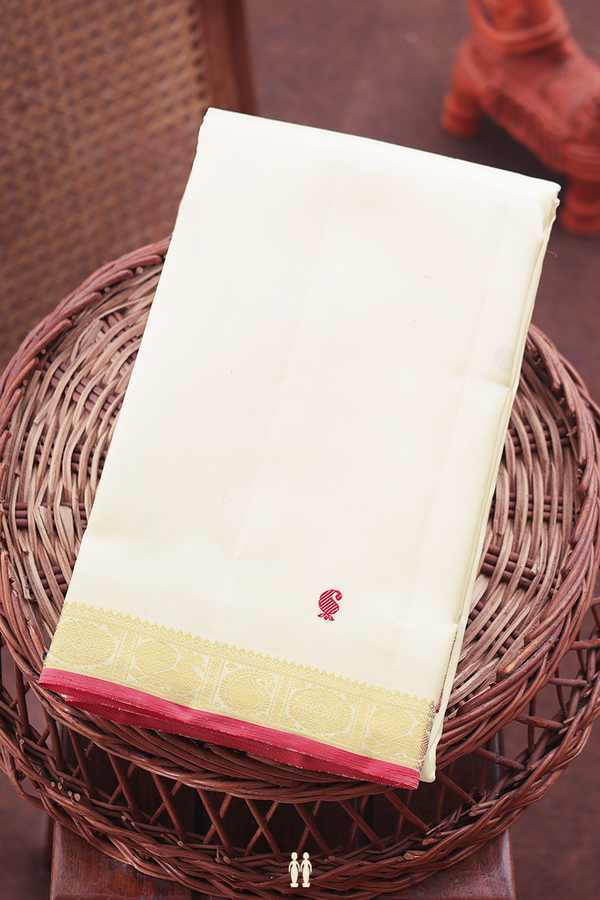Kanchipuram Silk Saree In White With Paisley Buttas
