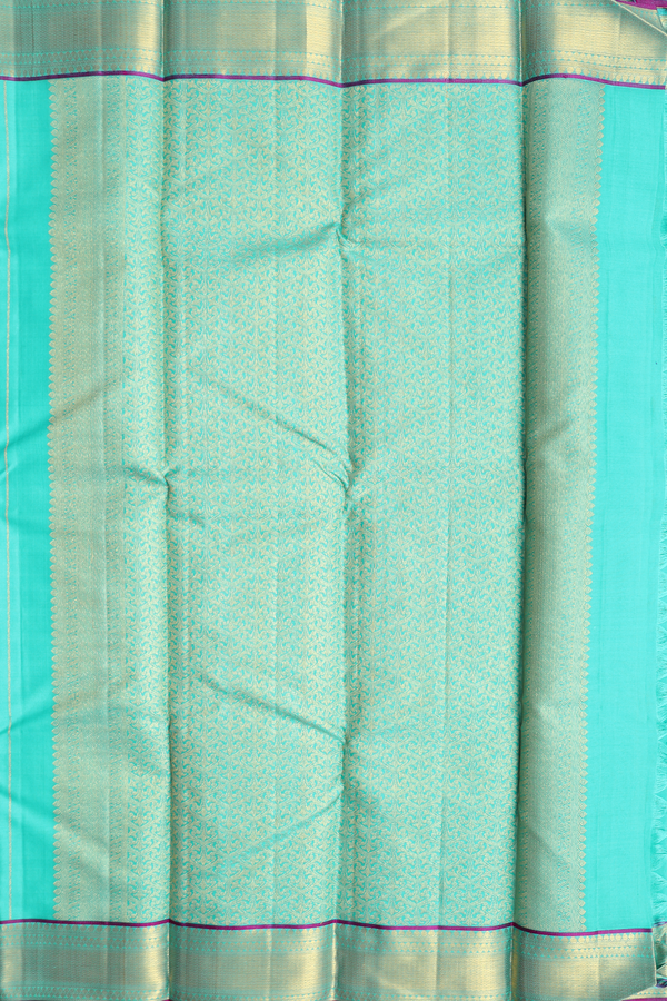 Kanchipuram Silk Saree In Green With Floral Buttas