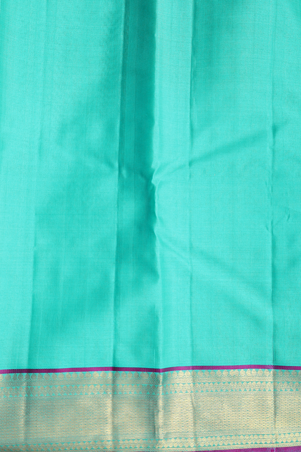 Kanchipuram Silk Saree In Green With Floral Buttas