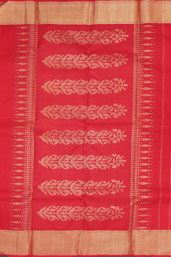 Kanchipuram Silk Saree In Chilli Red With Brocade Design