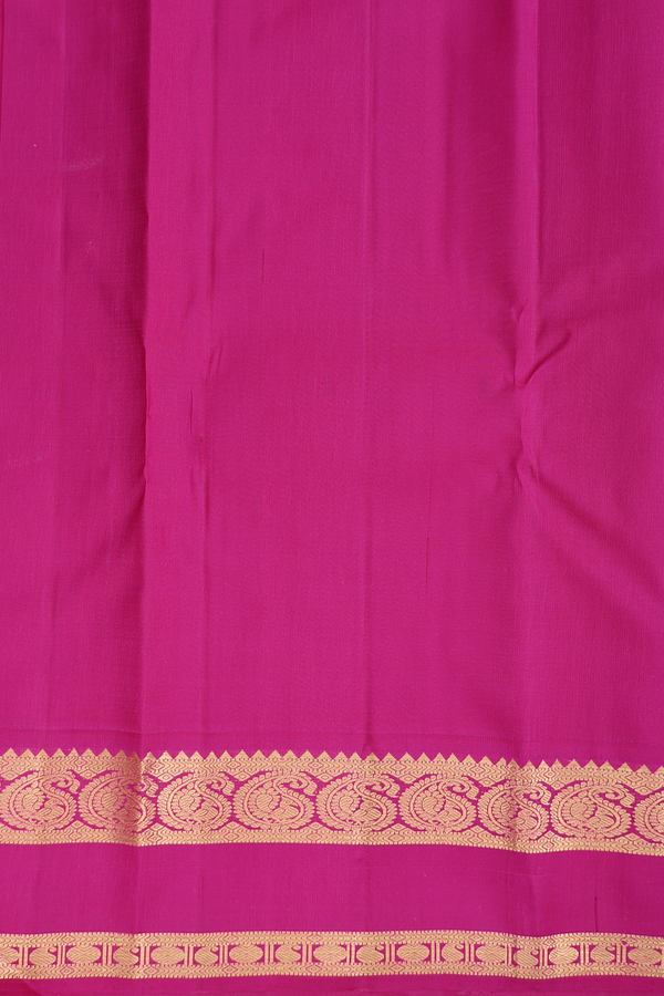 Kanchipuram Silk Saree In Olive Yellow With Korvai Border