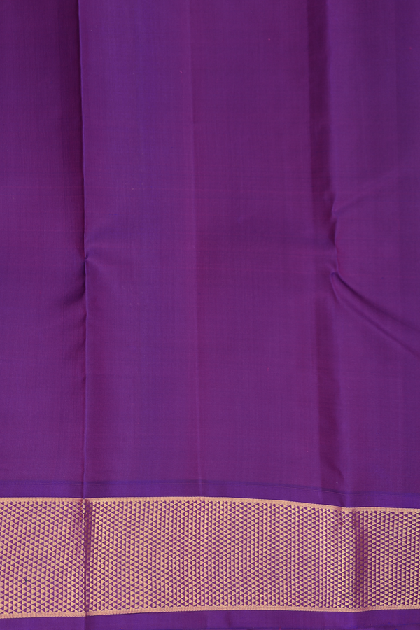 Kanchipuram Silk Saree In Off White With Paisley Buttas