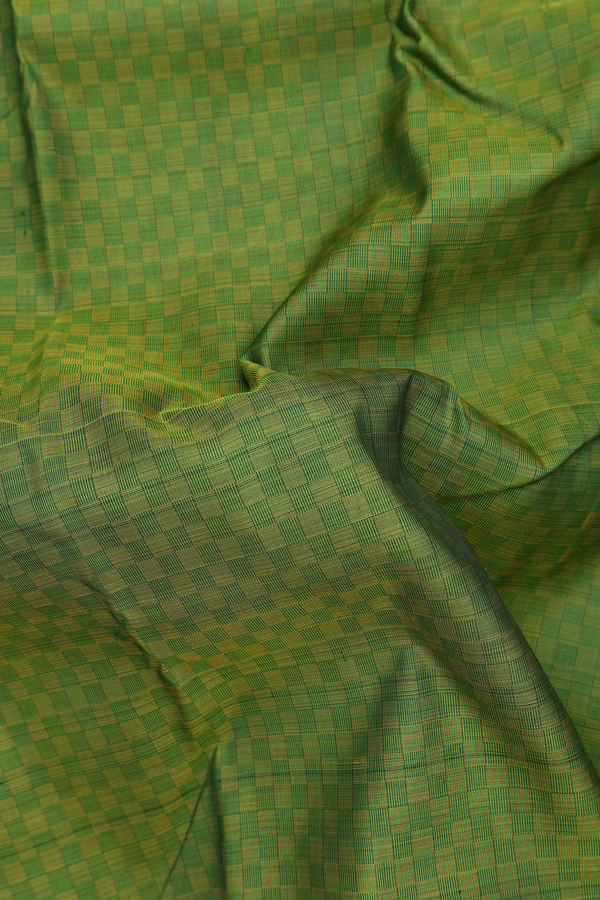 Kanchipuram Silk Saree In Green With Paai Madippu Kattam Design