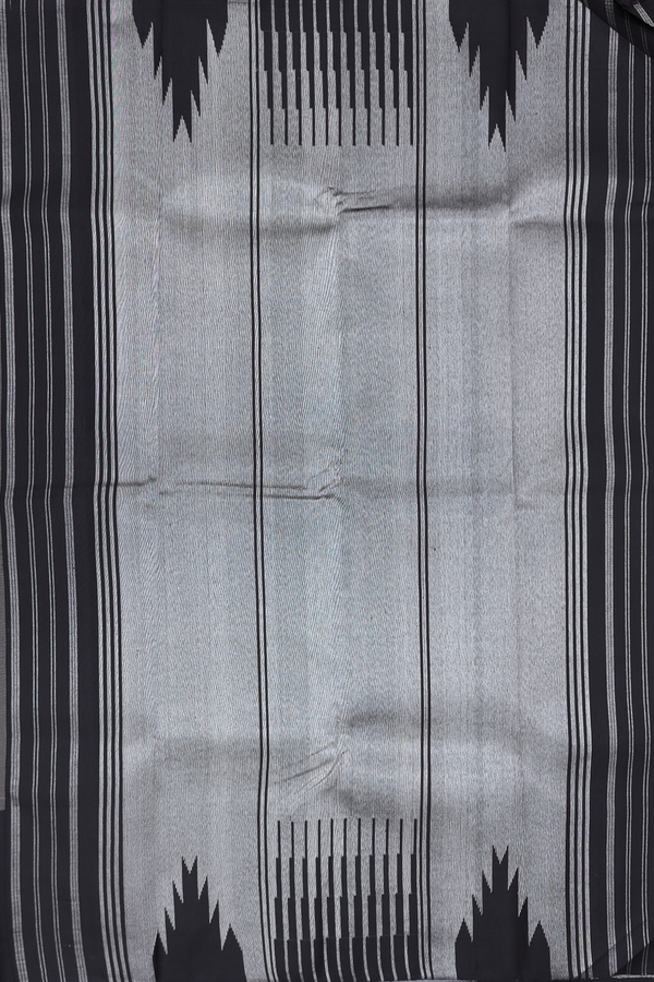 Kanchipuram Silk Saree In Cream Color With Ganga Jamuna Border