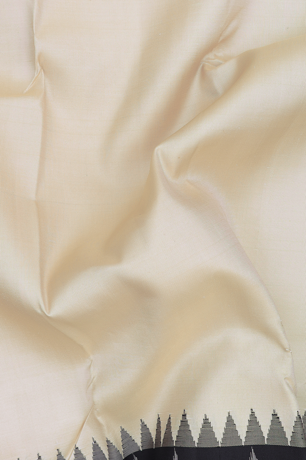 Kanchipuram Silk Saree In Cream Color With Ganga Jamuna Border