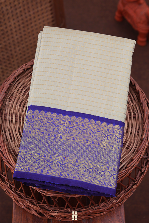 Kanchipuram Silk Saree In Pastel Grey With Checks Design