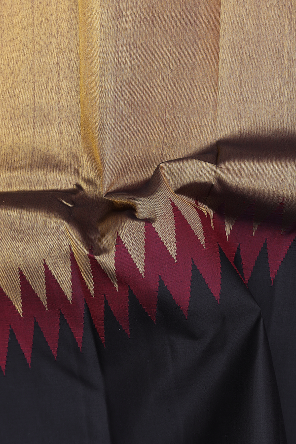 Kanchipuram Silk Saree In Gold With Rising Border