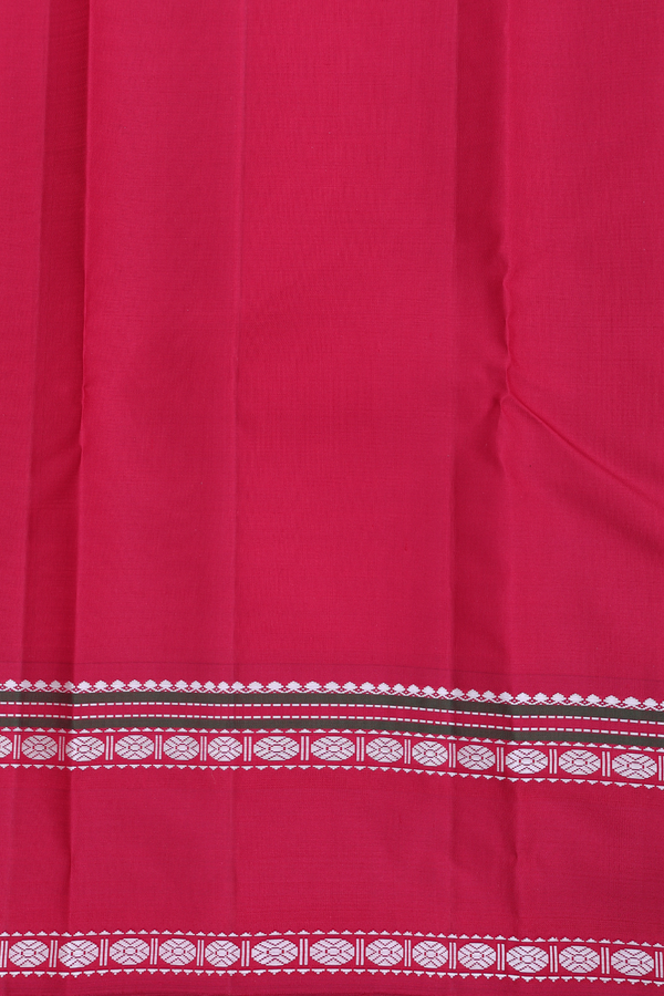 Kanchipuram Silk Saree In White With Contrast Border