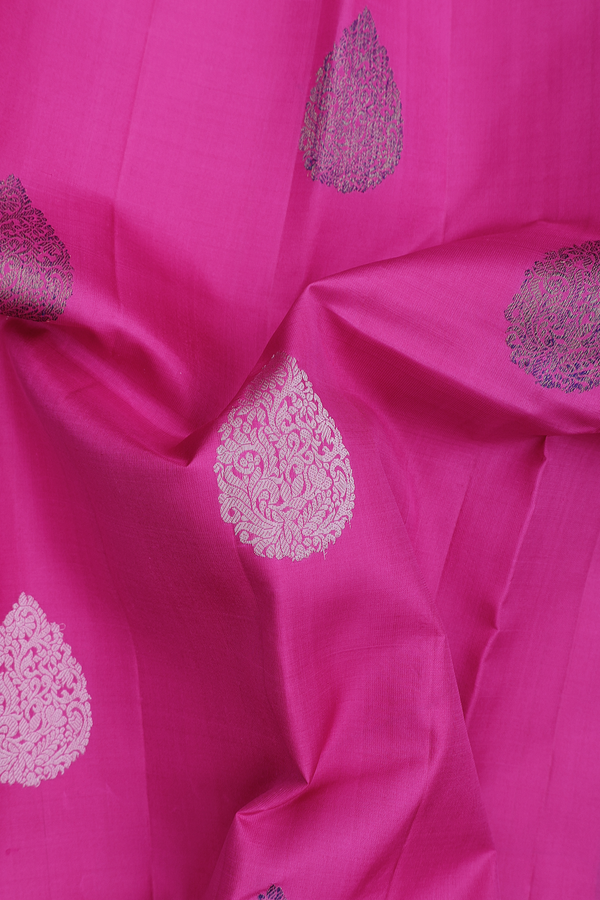 Kanchipuram Silk Saree In Magenta With Zari Motifs