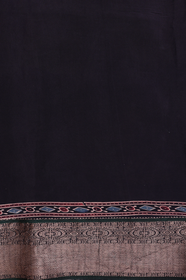 Georgette Saree In Deep Purple With Printed Buttas