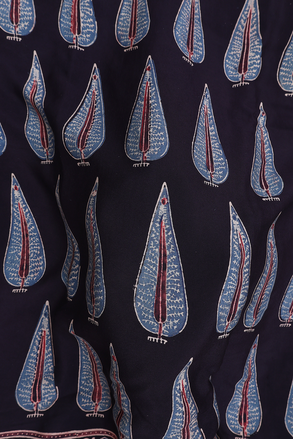 Georgette Saree In Deep Purple With Printed Buttas